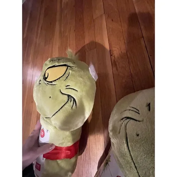 Lot Of 3 Brand New The Grinch Hooded Throws 30x50 Dr. Seuss Hand Pockets Soft - Picture 5 of 6